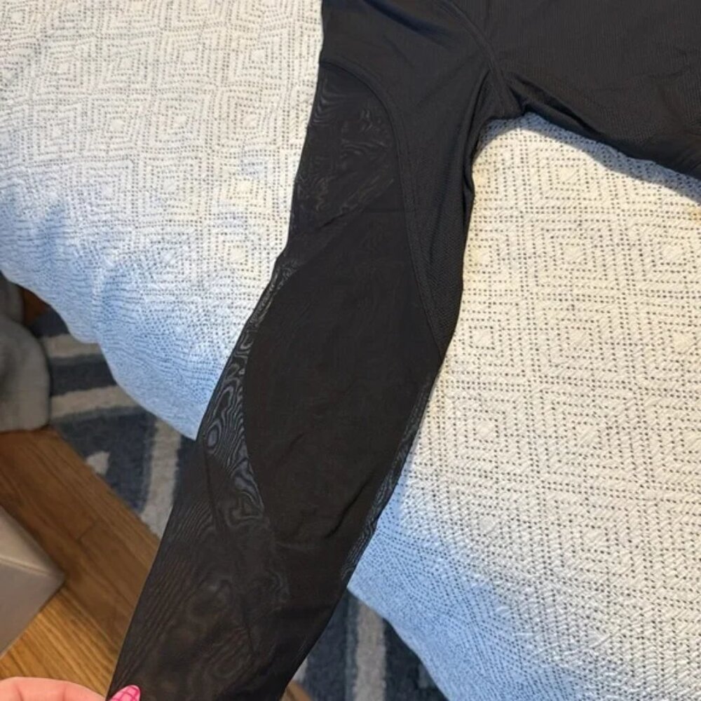 Like New Lululemon Mesh Panelled Training Long Sleeve Shirt - Picture 7 of 7